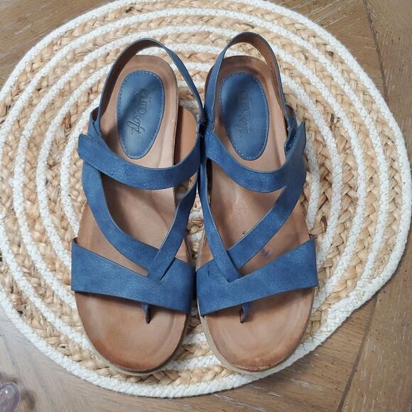 EUROSOFT SOFFT Womens 9 Vegan Leather Asymmetric Strappy Sporty Casual Sandals - Picture 6 of 9